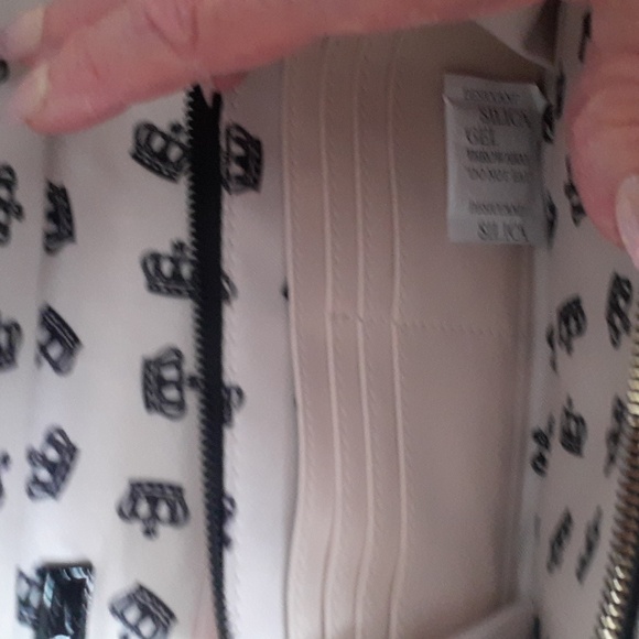 Juicy Couture crossbody bag 8x5, color is black.  NWT - Picture 5 of 6